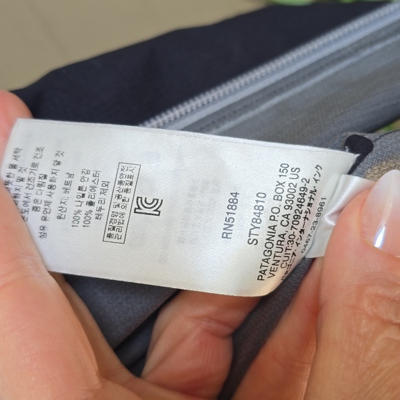 Patagonia black hooded windbreaker XS - Picture 12 of 13